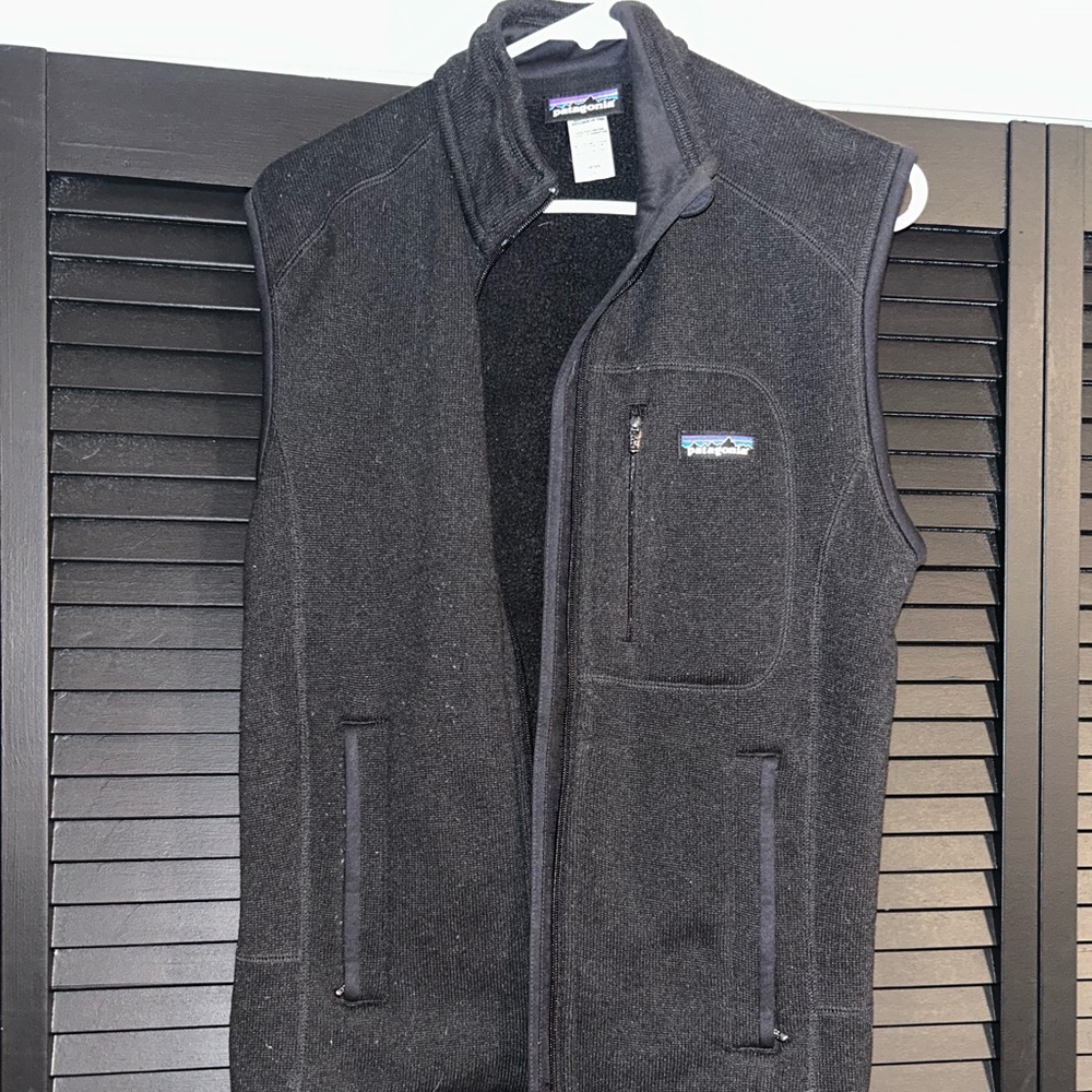 Men’s, black Patagonia vest, size S